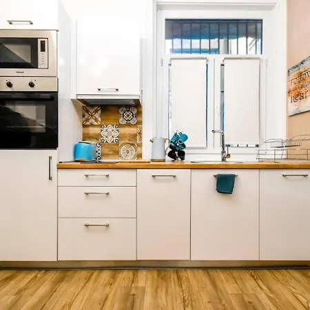 Apartment 2bdr Heart Of Ac Fully Equipped